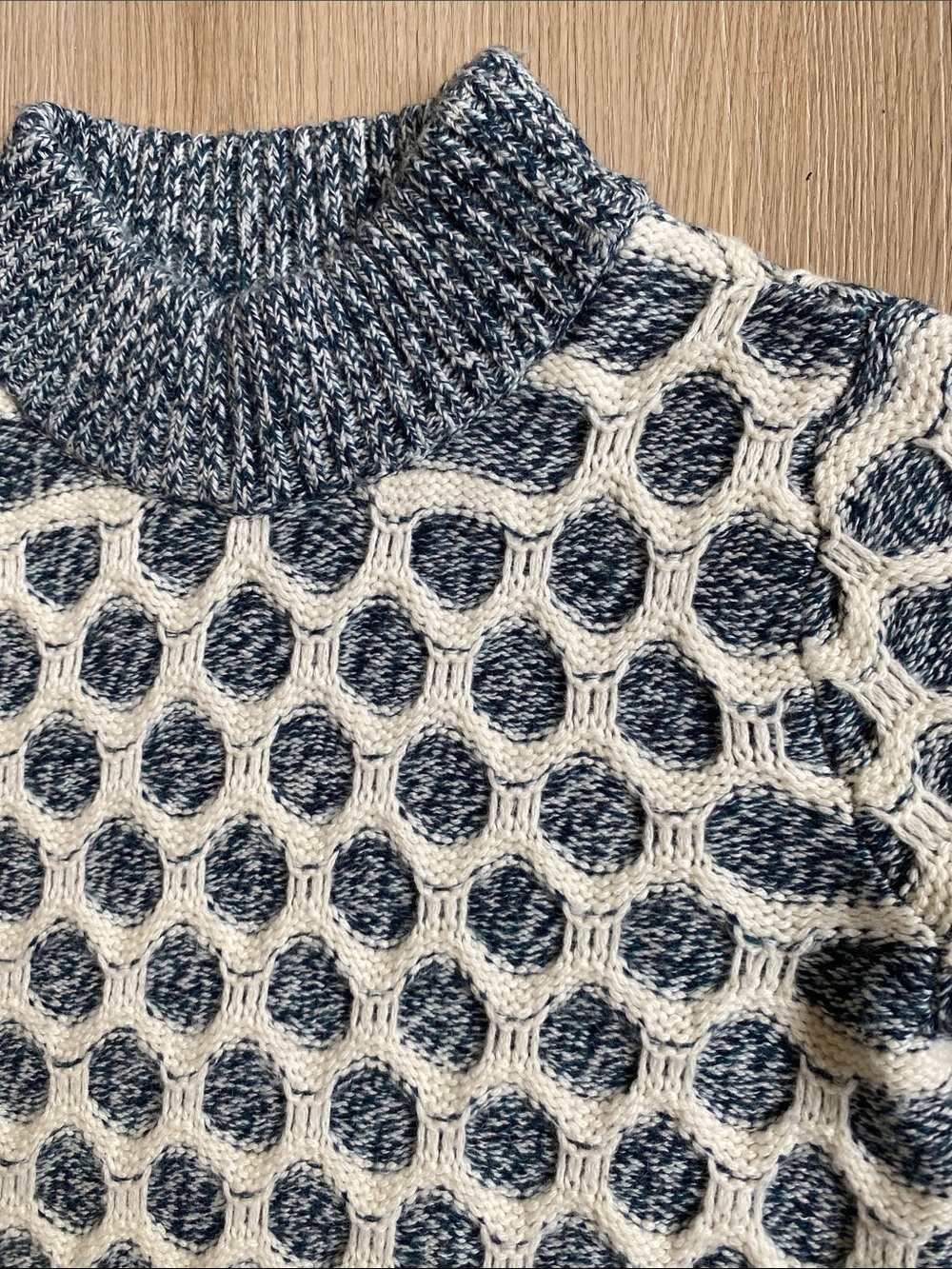 Club Monaco Honeycomb Knit Cropped Mock Neck Sweater Wool Alpaca Blue Ivory S - Picture 3 of 11